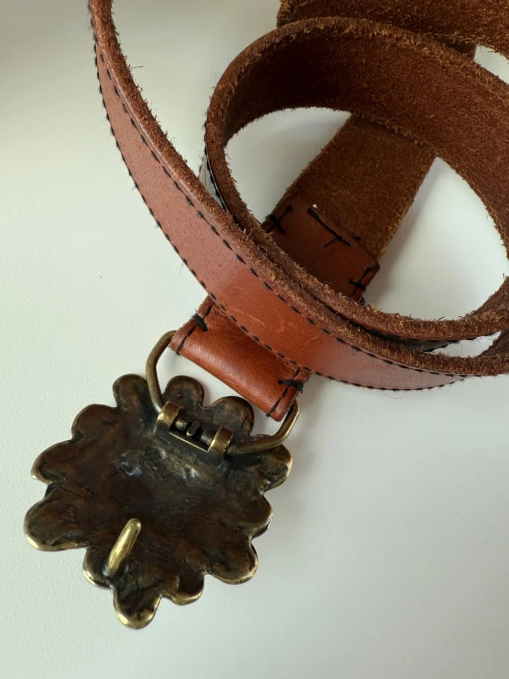 AMERICAN EAGLE Vintage Floral Buckle Leather Belt - Picture 2 of 5